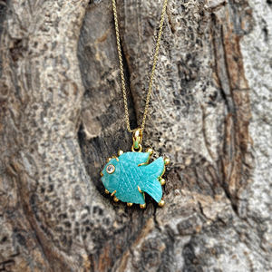 Colgante de Amazonita Natural Tallada en Forma de Pez con Engaste de Garras, Ojo de Circonita Blanca, Cadena de Latón Bañada en Oro de 18K, Joyería de Moda - Product Image 2