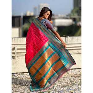 ผ้าซารีทอแบบดั้งเดิมของ Elite Weaves ลายซารีแบบตัดกันสีชมพู ผ้าไหมเนื้อนุ่ม ลายตาราง  เสื้อผ้าอินเดีย/ปากีสถาน - Product Image 4