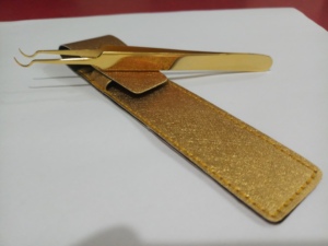 Kit de pinzas profesionales para extensión de pestañas de 3 piezas en acero inoxidable con acabado dorado espejo de primera calidad. - Product Image 3