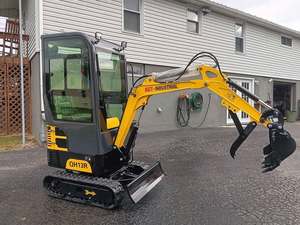 Mini-excavatrice AGT QH13R neuve, 2,5 tonnes, petite pelle compacte avec moteur et composants de pompe de qualité garantie. - Product Image 1