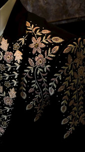 Blazer de smoking noir brodé pour homme avec revers à motif floral, veste de costume de mariage avec nœud papillon et gilet - Product Image 4