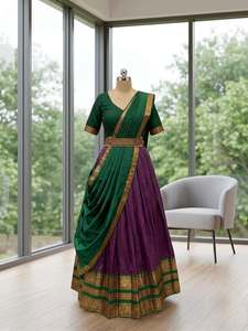 Conjunto de lehenga de algodón y seda exquisitamente elaborado con un llamativo contraste de tonos de joyas ricos y adornos dorados Zari. - Product Image 5