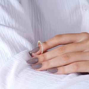 Impresionante Anillo de Eternidad de Moissanita con Diamantes Simulados de Corte Redondo, Regalo para Ella, Exquisito Anillo de Oro con Garras Compartidas para Mujer - Product Image 3