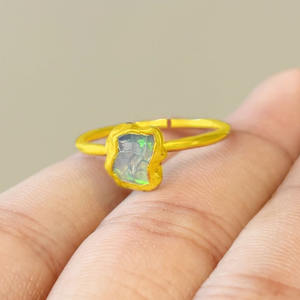 Anillo Ajustable Chapado en Oro con Ópalo de Fuego Natural, Joyería Artesanal Minimalista Boho con Piedras Preciosas para Mujer, Suministro al por Mayor - Product Image 3