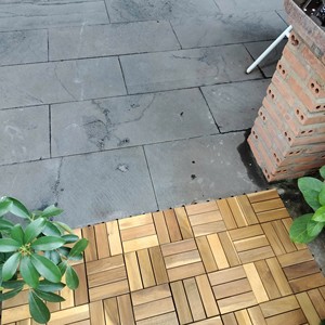 Dalles de terrasse extérieures emboîtables de haute qualité / Revêtement de sol en bois, taille 300 x 300 mm, décor balcon, jardin, allée, terrasse, patio. - Product Image 6