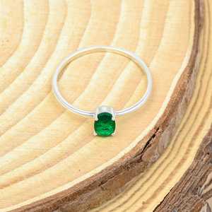 แหวนเงินแท้ 925 รูปไข่ สีเขียวมรกต ประดับพลอยมรกต สำหรับเจ้าสาว งานหมั้น งานแต่งงาน แหวนผู้หญิง ดีไซน์ Eternity Vermeil - Product Image 5