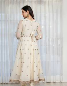 Ensemble Anarkali Pent Dupatta avec broderie au fil et travail de sequins, robe traditionnelle pour les fêtes et la saison des mariages, export en gros - Product Image 3