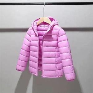 Chaqueta Acolchada para Niños Personalizada al por Mayor, Abrigo Ligero de Invierno con Capucha y Logotipo Bordado para Niños y Niñas - Product Image 1