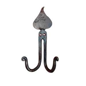 Gancho de Pared de Hierro Forjado a Mano, Gancho Doble Decorativo Vintage para Abrigos, Diseño Rústico de Hoja de Pala, Gancho Metálico para Batas, Decoración del Hogar - Product Image 1
