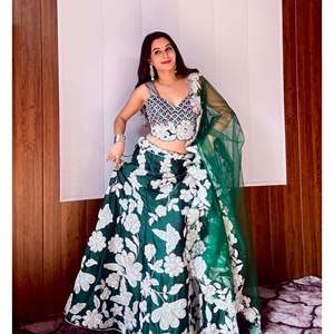 Designer Lehenga Choli for Parties <b>Indian</b> & <b>Pakistani</b> <b>Clothing</b> with Sequence & Dori Work - Product Image 3