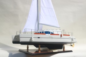Catamarán LAGOON 440 |   Modelo de Barco de Madera Hecho a Mano de Alta Calidad |   Para decoración náutica y regalos originales - Product Image 2