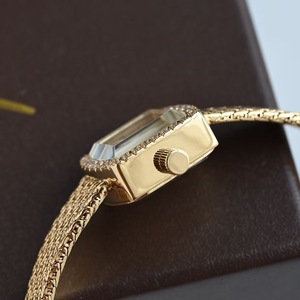 Reloj Mini Gold para Mujer con Movimiento SEIKO, Caja Cuadrada de Latón de Lujo, Correa de Acero Inoxidable con Incrustaciones de Diamantes - Product Image 6