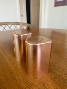 Ensemble salière et poivrière en cuivre, élégant et sain, idéal pour la table et la cuisine, provenant d'Inde. - Product Image 4