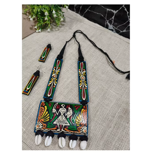 Ensemble de bijoux en bois naturel, collier et boucles d'oreilles faits à la main pour un style décontracté et bohème - Product Image 5