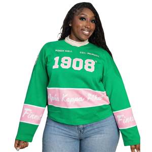 Camiseta de Manga Larga AKA Jersey para Mujer con Letras Griegas, Color Verde Ivy 1908 con Detalles en Rosa, Prenda Informal y Elegante de Primera Calidad - Product Image 1