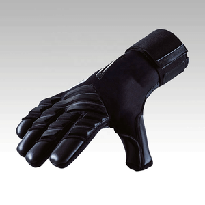 Gants de gardien de but de football entièrement neufs, design personnalisé, noirs, en néoprène avec latex allemand de 4 mm et caoutchouc injecté avec silicone sur le dos de la main. - Product Image 5