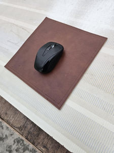 Tapis de Souris en Cuir Véritable Personnalisable avec Nom Gravé, Tapis de Bureau en Cuir Pleine Fleur de Vachette pour Cadeau LMP-0134 - Product Image 3