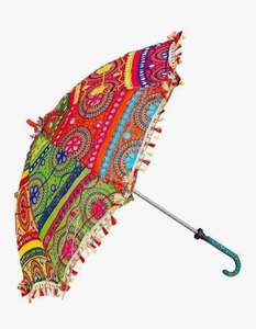 Parapluie décoratif Rajasthani avec broderie traditionnelle et travail de miroir, artisanat culturel fait main, objet de décoration - Product Image 5