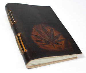 Diario de cuero genuino estilo antiguo con relieve frontal, cuaderno de aspecto vintage muy especial para hombres y mujeres. - Product Image 2