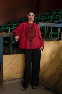 Kurta en coton brodé rouge pour femmes, vêtement traditionnel ample, style ethnique Inde Pakistan, toutes saisons, décontracté - Product Image 1