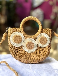 Bolso de Playa de Rafia Tejido a Mano de Lujo Personalizado con Diseño de Girasol y Margarita, Bolso de Hombro Cruzado de Media Luna con Correa para Mujer, Regalo de Verano - Product Image 1