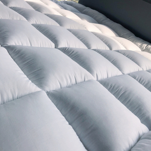 Surmatelas matelassé rafraîchissant en microfibre blanche 400TC, pliable, toutes saisons, lavable, pour usage domestique - Product Image 2