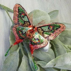 เข็มกลัดปักลายทำมือสุดหรู ประดับด้วยลูกปัดระยิบระยับ MD HANDICRAFTS ของขวัญแต่งงานสำหรับทุกเพศ - Product Image 3