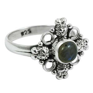Anillo de Plata de Ley 925 Estilo Vintage para Mujer con Labradorita Natural de Corte Redondo, Joyería Boho para Bodas y Fiestas - Product Image 1