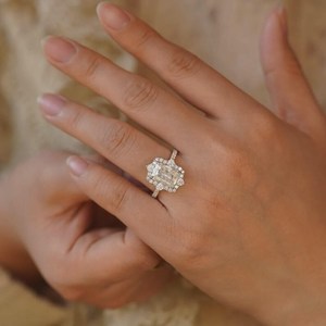 Bague Halo Classique en Moissanite Taille Radiant 5 Carats, en Argent Sterling 925 Original, Cadeau d'Anniversaire ou de Promesse, Idéale pour les Fêtes et les Charmes - Product Image 3