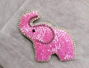 Hermoso broche artesanal con cuentas, elegante joyería de moda para damas a precio económico. - Product Image 5