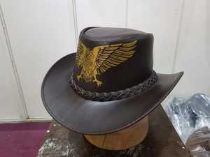 Sombrero de Vaquero de Cuero Marrón con Grabado de Águila Dorada, Ala Ancha, Banda Trenzada, Estilo Country Rodeo para Hombre - Product Image 3