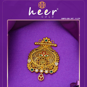 Elegante collar con colgante de oro de diseño tradicional con intrincados motivos florales de filigrana y detalles de piedras para novias. - Product Image 2