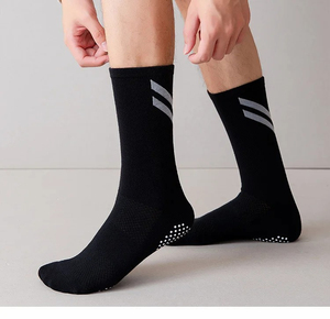 Chaussettes de sport professionnelles en gros pour la course et le basketball, personnalisées, en Spandex/Polyester, écologiques, séchage rapide, hauteur genou, collection automne - Product Image 4