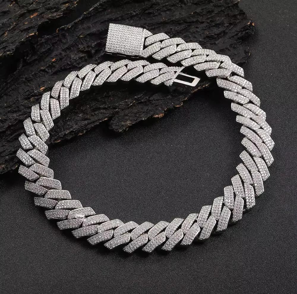 Comme le montre l'image