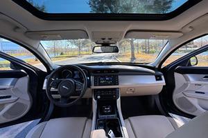 J-a-g-u-a-r X-F 35-t P-r-e-m-i-u-m 2017 - Product Image 4