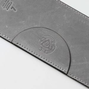 Tarjetero de Cuero Genuino Hecho a Mano de Lujo, Resistente al Agua, con Logotipo Personalizado para Restaurantes y Hoteles - Product Image 4