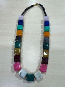 Collier statement en résine peinte à la main avec perles noires, motif MODEL, forme personnalisée, bijoux de mode d'Inde - Product Image 2
