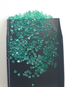 Ónix Verde Natural de 3 mm, Corte Trillón, Gema Suelta de la Mejor Calidad para la Elaboración de Joyas - Product Image 4