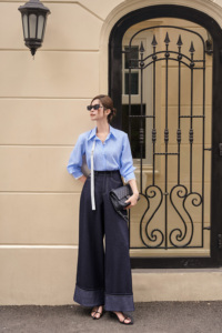 Chemise en coton rayée bleue pour femme, manches longues, boutonnée, col classique, coupe décontractée, détail ruban, automne - Product Image 2