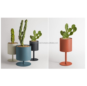 Nueva cesta de maceta hecha a mano de resina, decoración interior para el hogar, macetas de metal y maceta para jardín - Product Image 1