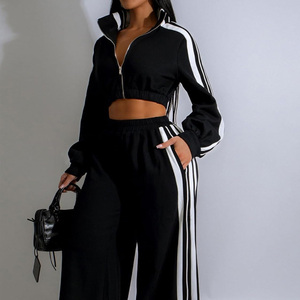Ensemble de survêtement d'hiver personnalisé pour femme, coupe courte, à capuche, en molleton doux, avec pantalon de jogging et vêtements de sport décontractés à boutons, fournisseur en gros du Pakistan - Product Image 3