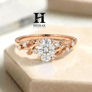 Anillo de Compromiso de Lujo con Diamante Cultivado en Laboratorio de Corte Ovalado, Oro Amarillo de 14K, Diseño de Rama de Olivo con Racimo Lateral, Anillo Nupcial - Product Image 2