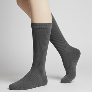 Chaussettes hautes unies grises côtelées en tricot respirant pour adultes, usage quotidien, Harry Johnson Production 2026 - Product Image 1