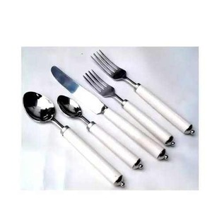 Ensemble de cuillères en acier inoxydable avec manche en résine pour la maison, la cuisine, la table à manger et les restaurants - Product Image 4