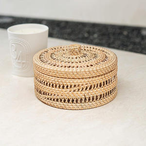 Paniers de rangement et accessoires de décoration en rotin de luxe, tressés à la main, avec couvercle naturel. - Product Image 6