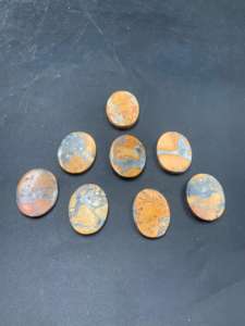 หินแจสเปอร์มาลิกาโนธรรมชาติทรงแบนขัดเงา สำหรับบำบัดรักษา พร้อมลวดลายสีดำและสีขาว ขนาด 35 x 45 x 7 มม. - Product Image 4