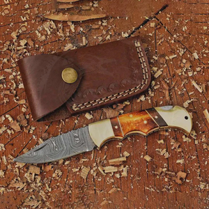 Cuchillo de acero de Damasco con hoja fija de punta caída, borde dentado y mango de madera Pakka, personalizable ODM, para camping, venta al por mayor para la industria de artículos de señalización. - Product Image 1