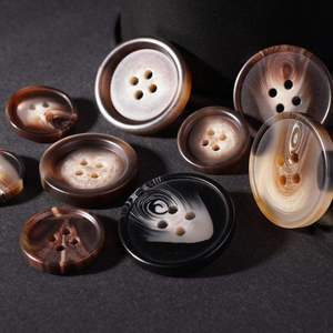 Boutons ronds faits à la main écologiques modernes, imitation coquille polie, 4 trous, motif beige marron, artisanat naturel - Product Image 4