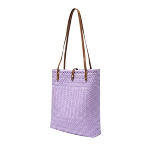 Sac fourre-tout élégant en plastique tressé vertical et sac fait main, chic lavande, sac à bandoulière décontracté pour femme pour usage quotidien - Product Image 1