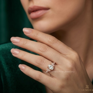 Bague de fiançailles en moissanite taille ovale en or rose, avec grappe de marquises, style floral vintage, pour femme - Product Image 6